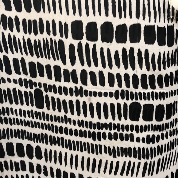 VINCE Black and White Short-Sleeve Blouse - Picture 3 of 6